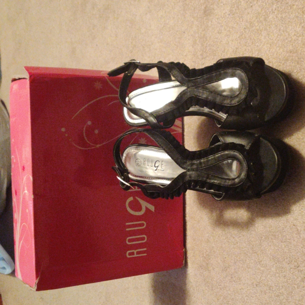 8.5 rouge black sandal